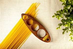 Измеритель порции спагетти из массива американского ореха